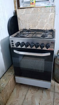 طباخ للبيع السعر ١٥٠ وبي مجال نضيف كلش شغال فرن عيون فريش مصري ناره تخ...