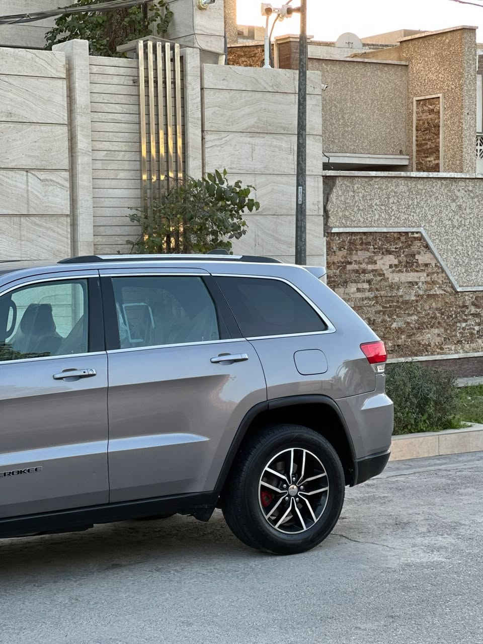 يالله
سلام عليكم بيع مستعجل 
جيب موديل 18 سعر 168 
الهاتف ***********
رقم بغداد بسمي حادثها موضح بصور
سيارة نضيفة وجاهزة كير مكينة تبريد 
مكاني بغداد سعر 168
الرقم ***********
