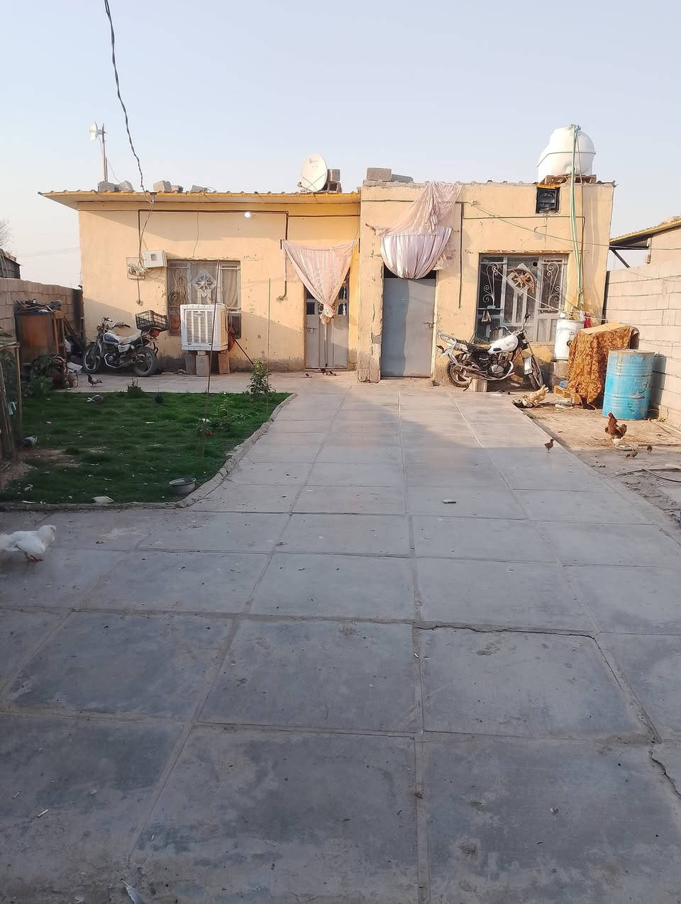 السلام عليكم بيت مساحته 205متر للبيع غرفتين وصاله ومطبخ وصحيات ***********
