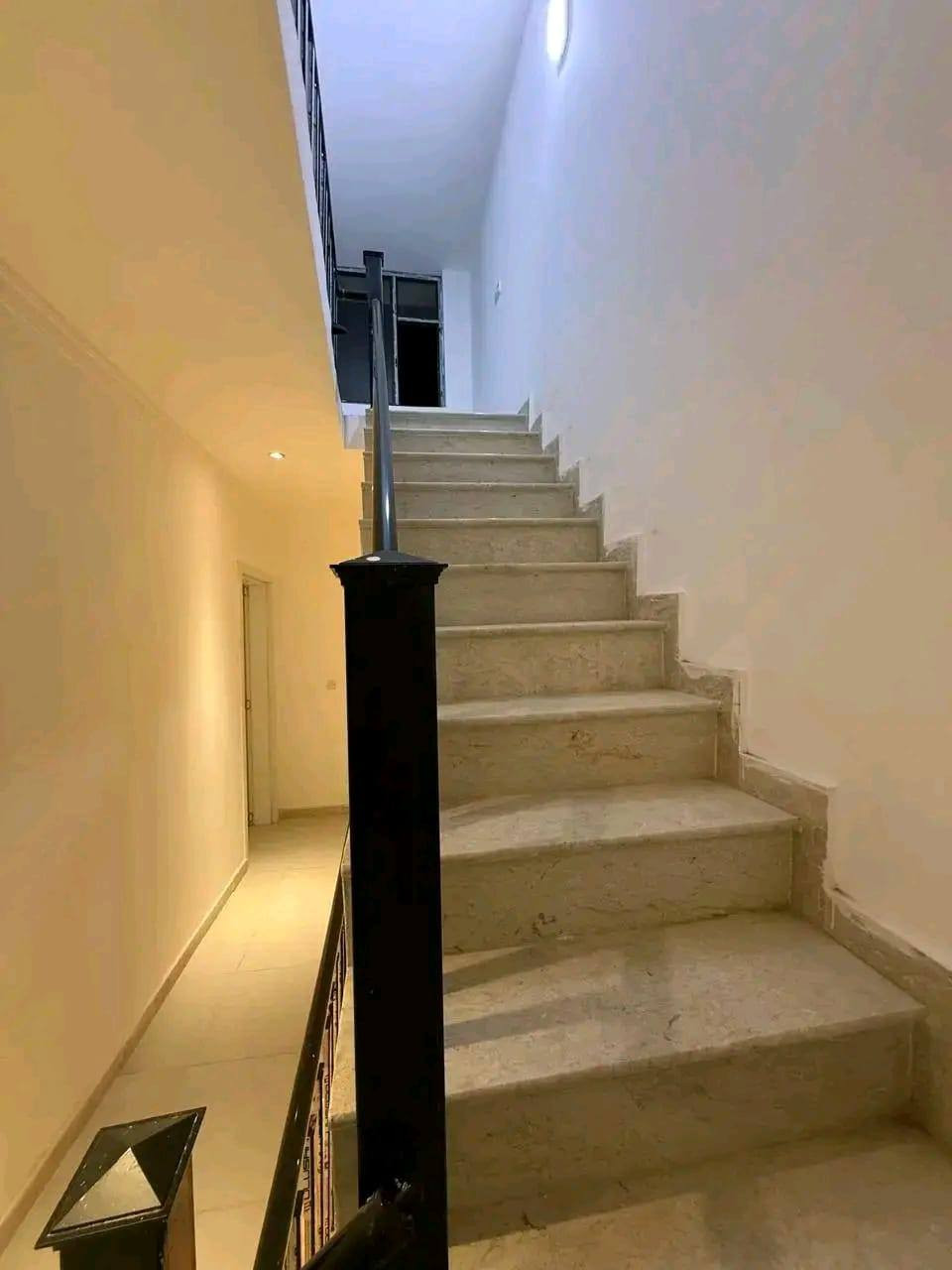 السلام عليكم بيت مساحه ١٠٠ متر طابو ملك صرف بناء درجه اولى سنه ٢٥ غير مسكون زيرو عنوان شارع ابو طياره مقابيل جامعه الفارابي
***********
