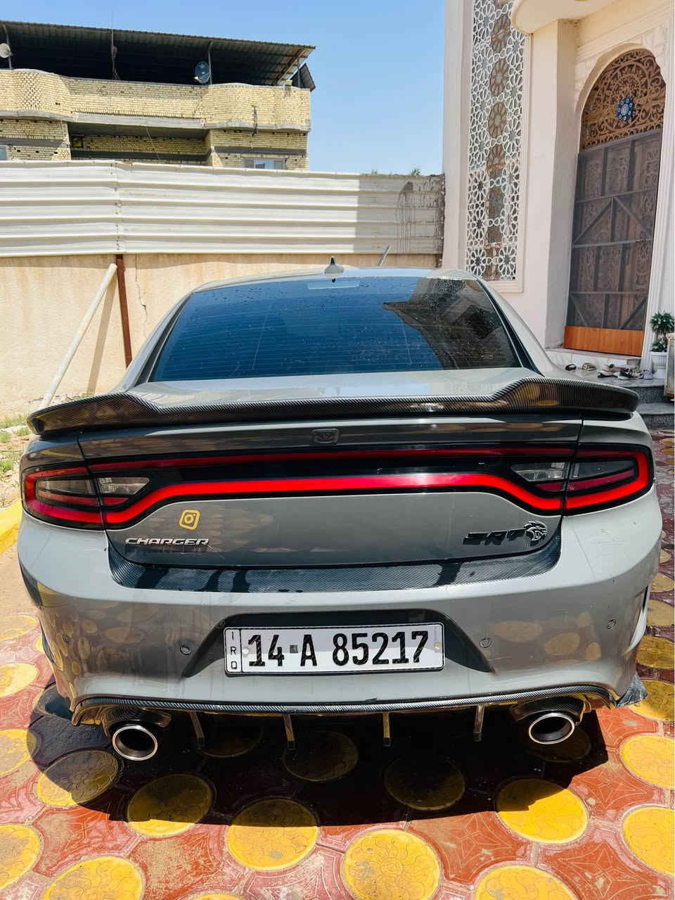 السلام عليكم
للبيع دوج جارجر RT 
موديل: 2018
اللون: سمنتي
العداد: 119,000 كم
المحرك: HEMI 5.7 V8
حالة المحرك والگيـر: غير مفتوح نهائياً 
الإضافات:
 • إضاءة LD متغيّرة الألوان
 • قمارة روز رايز
 • ويل 20 GT
 • بلك ريسنك
     •حداديه جديده
& ضرر سابق: جاملغ + باب
& بارد خفيف بالبيبان
السعر المطلوب: ١٧٨ ورقة
العنوان: البصرة – الصالحية
للاتصال: *********** البصرة, العراق
