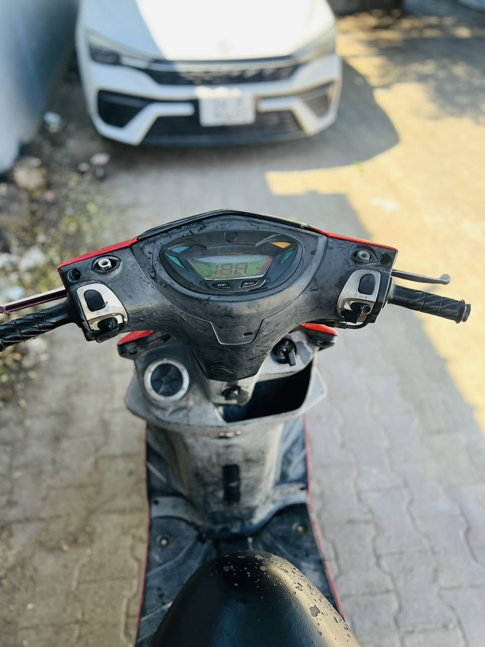 سلام عليكم
مكلف بـالنشر 📌
دراجة GTR  جي تي ار 

اللون أحمر ❤️
موديل 2009 ياباني✨

شلعة ومعدل 💯 كهربائيات شغال 
عينه أشارة لايت عالي ناصي💡

للاستفسار ‬: ***********
العنوان " الحكيمية مقابل النافورات📍
