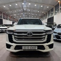 لاندكروز GXR • ٢٠٢٥ • جلد احمر