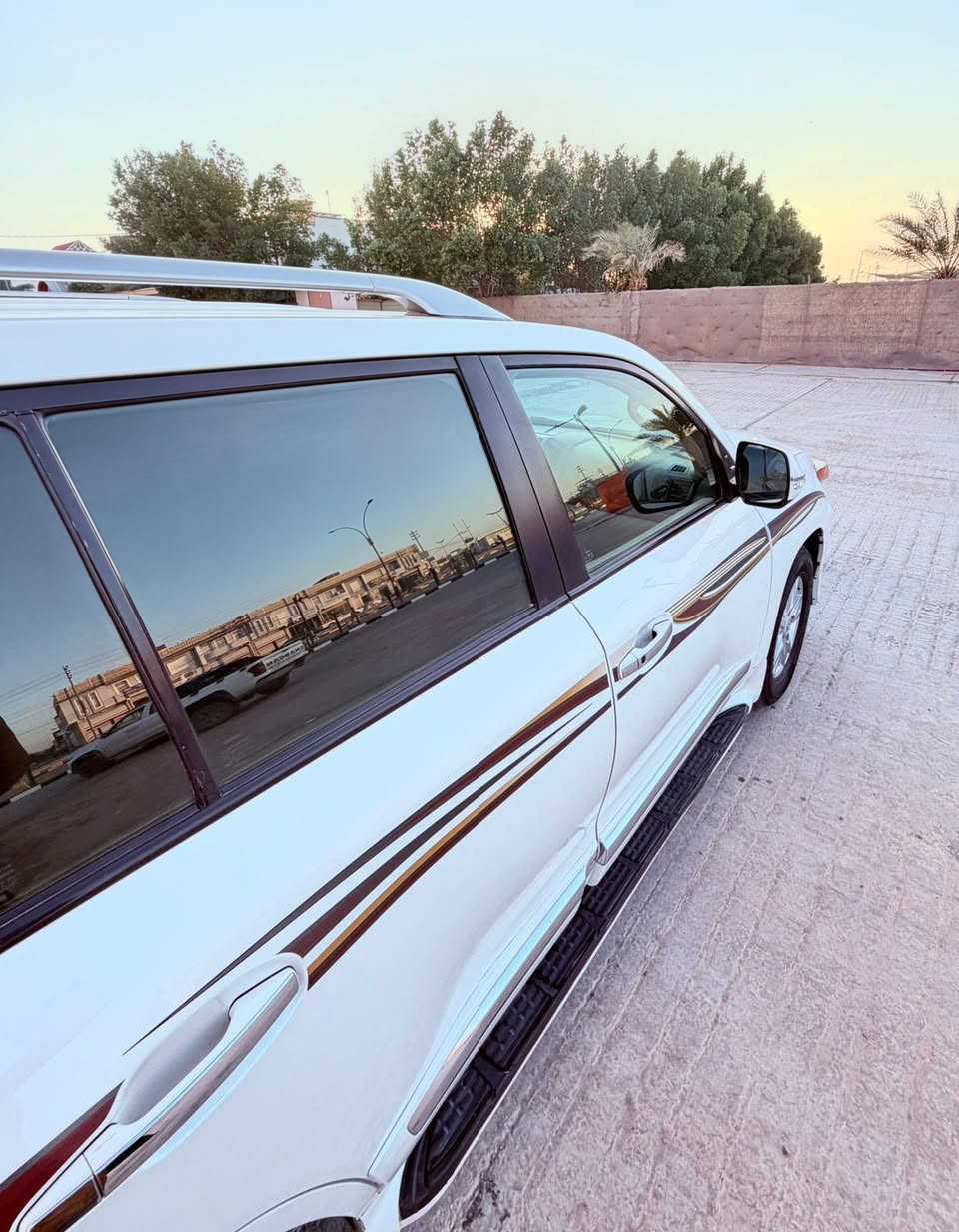 سلام عليكم
الحلال للبيع  
لاندكروز 2013 بريم اصل
Gxr v8
مكينة ثمانيه سلندر
رقم بغداد 11 الجديد سنوية وهزة جدد باسمي
فول مواصفات 1/1
ماشية 170 الاف كم اصل
كتلوكات شركة بيها 
سبير وعدة مال شركة 
على ايد وحدة من هيه زيرو 
مكينة كير حداديه تخم تاير باتري كهربائيات كلهن جدد  ما مفتوحات على وضع الوكاله

كفاله عامة من كلشي و  مكفوله من رصعه والشخط و التكحيل عدا بارد 3 اصابع بالجاملغ الامامي فقط
المواصفات:-
سلايد فتحة
ثلاجة 
كشنات جلد اصل بيجي 
كشنات كهربائي ثلاث دكم
شاشة + كامرة + حساس امامي خلفي كلهن بلاد 
تحكمات ستيرن 
مري شفط 
سبعه راكب
نظام فور ويل 
تشغيل عن بعد 
تشغيل بصمة وابواب وجنطة
والخ من المواصفات المعروفه……..
قليل بهل نظافه وبهذا الموديل
السعر 378$ وبي مجال  بسيط

مكان السياره النجف الاشرف
للاستفسار ***********
