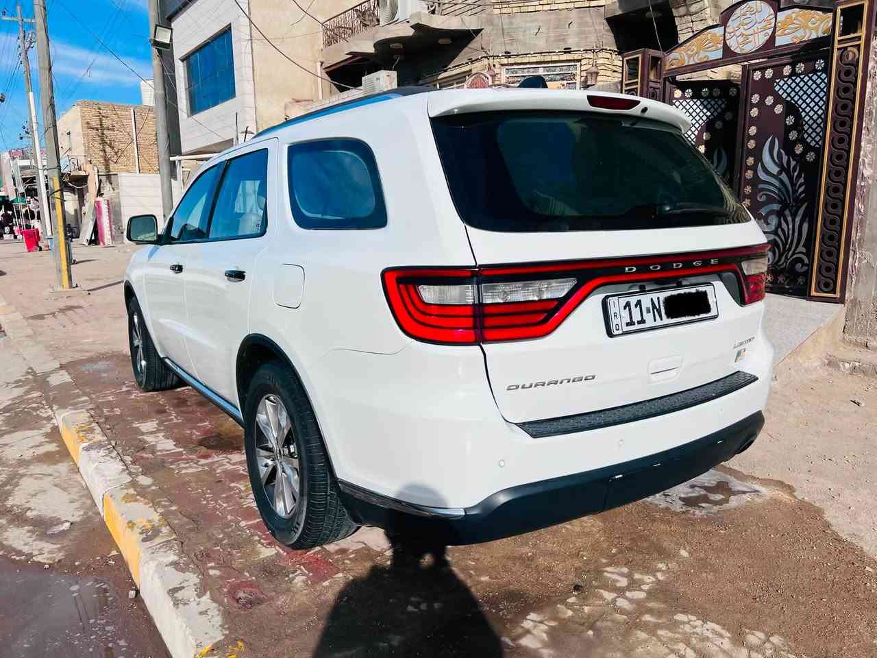 السلام عليكم جميعاً
مكلف بالنشر،، مكلف بالنشر 

دودج دورانكو 2016 Limited 

الــمــواصــفـــات :-
فول ماعدا الفتحة
{1} محرك 6 سلندر 3600 
{2} كشنات جلد بيجي بلاد 
{3} كاميرا خلفية دواره 
{4} شاشه كبيرة للتحكم في ايعازات السياره 
{5} باب الصندوق كهرباء 
{6} لايت زنون 
{7} تحكم سترين جهتين
{8} شفتات ستيرن 
{9} منافذ USB امامي خلفي
{10}  انظمة قيادة ( سبورت ، اقتصادي ، عادي)
{11} نضام ABS مانع انزلاق
{12} بصمة 3باب 
{13} تشغيل عن بعد 
{14} تدفئة 4 كشنات امامي وخلفي 
{15} تدفئة ستيرن
{16} هيترات بالمري
{17} توقف ذاتي 
{18} حساس خلفي  
{19} عداد المسافات = 194000 Km ( كيلومتر)
{20} رقم بغداد دولي بأسمي مشروع وطني
 مكاني السيارة  ميسان/ العمارة 
{21} الضرر:- 
أ)حادث امريكا :- جاملغ ايمن (شغل بارد فقط) يعني نفسه بدون ايرباك بدون شواصي بدون فخذات،،
ب)صار بيها بالعراق :- الي اشتريتها منه تبديل جاملغ ايسر لان انشك بالباب مال كراج البيت،، وعندي صار شوي  بارد كصة البنيد بدون بدنة..
{22} سعر البيع = 210 ورقة وبيها مجال للشراي 

ملاحظة :- اي تفاصيل اخرى اتصل وتدلل (( ***********)) الرقم بيه واتساب

