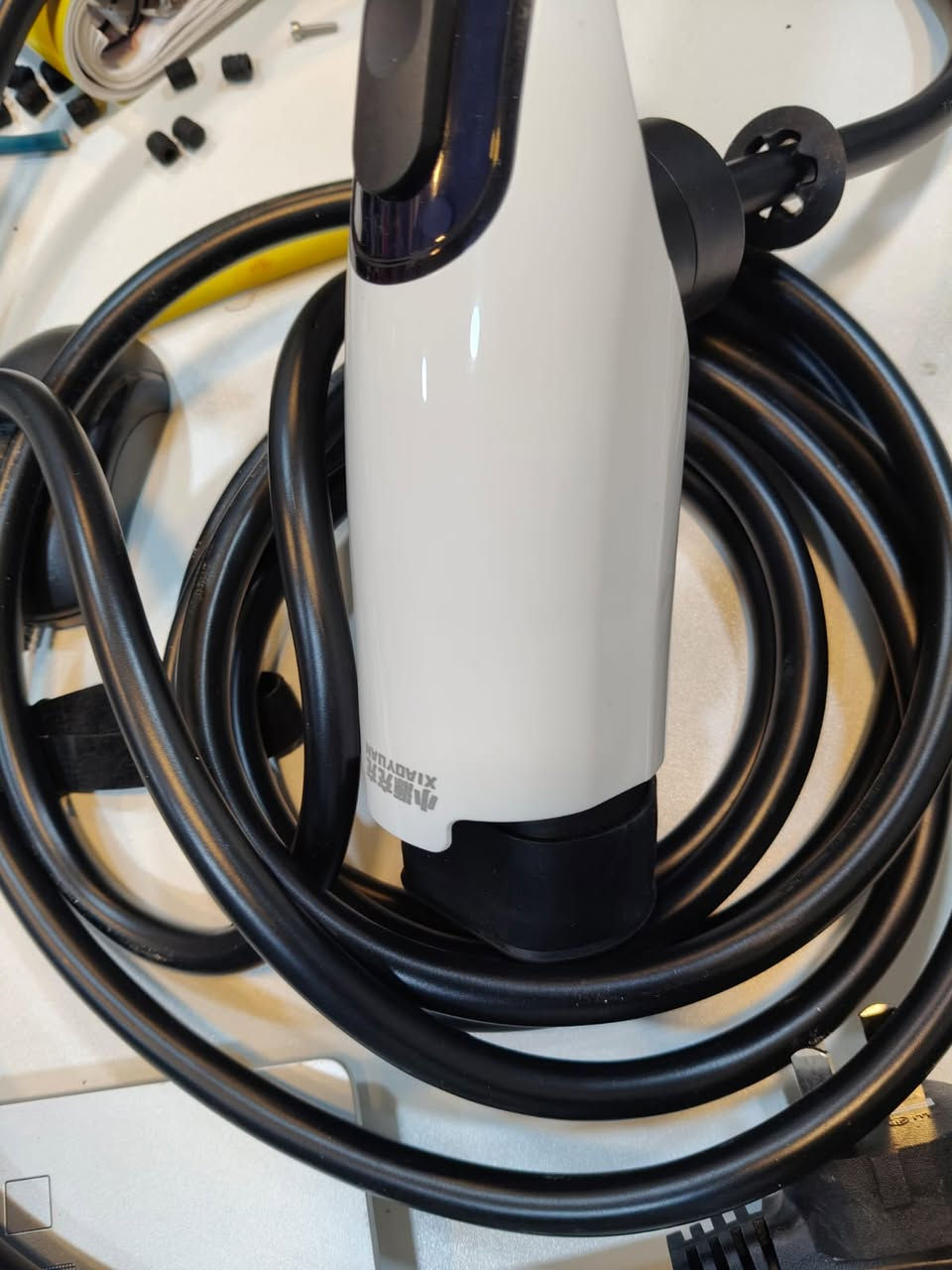 تتوفر لدى شركة سما السدرة شواحن  ( منظمات شحن) للسيارات الكهربائية  بجميع انواعها البي واي دي منفذ صيني GB/T  والتسلا و الياباني والامريكي والكوري منفذ TYPE 1 والاوربي منفذ TYPE2   مع  الادابترات المتنوعة 

تتوفر خدمة تصليح الشواحن وتطويل الكيبلات واستبدال منافذ الشحن حسب النوع المطلوب. 

 الاسعار متفاوتة حسب منفذ الشحن ونوع السيارة والقدرة والمواصفات الاخرى 

شواحن السيارات الكهربائية (EVSE) متوفرة الآن لدى شركة سما السدرة للطاقة الشمسية. 

- حل عملي وآمن لشحن سيارات Plug-In Hybrid و السيارات الكهربائية  EV  بكفاءة عالية، مصمّم ليلبّي متطلبات الاستخدام اليومي بثقة واعتمادية، سواء للاستخدام المنزلي أو التجاري .

- تحكم تيار من 6 إلى 16 امبير للشاحنة 3.5 كيلو واط 

و من 8  إلى 32 امبير  للشاحنة 7 كيلو واط 

- المواصفات الفنية:

* البورد معيار حماية IP65 

* منفذ الشحن Gun معيار حماية IP55 

* منفذ السوكت الصناعي معيار حماية IP68

*  تدعم منافذ الشحن :

GB/T صيني 

Type 1  ياباني وامريكي 

Tesla  تسلا

TYPE1 اوربي 

-المميزات 

* متغير التيار 

* ضد الرطوبة والاتربة والمطر 

* دبل ريلي 

* شاشة ملونه

* ضمان سنتين 

* توفر كل قطع الغيار 

*كيبل 5 متر قابل للزبادة حسب الطلب

- متوفر بورد سيطرة و حماية قبل الشاحنة من مناشئ رصينة جدا 

- متوفرة خدمة صيانة كافة الشواحن 

 شحن ثابت ومستقر

 مستوى أمان عالٍ

أداء موثوق للاستخدام اليومي 

شركة سما السدرة

نواكب مستقبل الطاقة ونضع حلول الشحن الحديثة بين يديك اليوم.

للاستفسار ومعرفة الشاحن الأنسب لسيارتك، تواصل معنا:

مواقع فروعنا:

بغداد – المنصور – الداوودي

بغداد – العامرية – مجمع الشرق الأوسط

أرقام التواصل:

المخزن والورشة الفنية      ***********

فرع المنصور:

***********

***********

فرع العامرية:

***********
