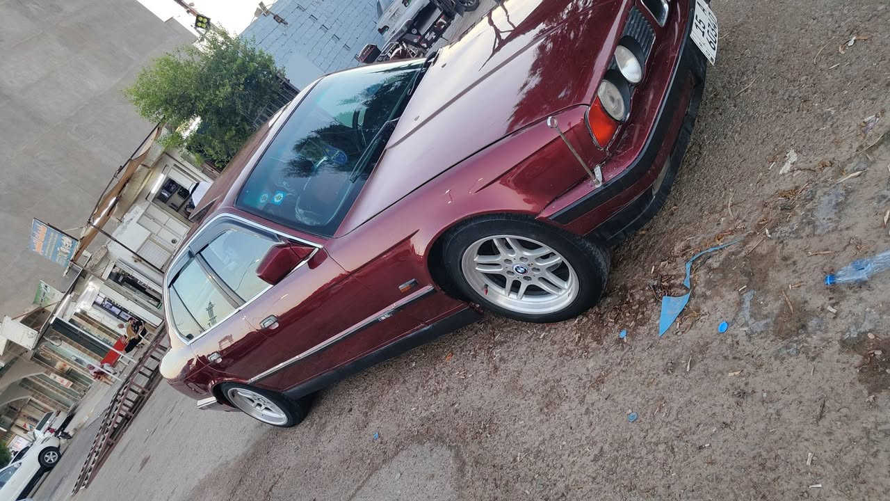 سلام عليكم بي ام حجم 525 مسكر فانوص كير اوتو موديل 91 بسمي سنويه ورقام جديده هزه جديده محرك كير بل باكيت سنتر لوك جام كهرباء فتحه سياره فول مصبوغه جماليه فقط بيه طخه جاملغ ايمن امامي ويل ام اصلي كشنات جلد صالنصه جديده كهربايات كله شغال تبريد فقط كمريسر وكف فقط  السياره احله من الصور السعر 48 العنوان الانبار قضاء هيت رقم تلفون ***********
