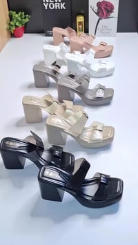 توفر لدينا حديثا شحاطة فلوريتان طبي الوزن صفر  الارتفاع 9cm  القياسات ...