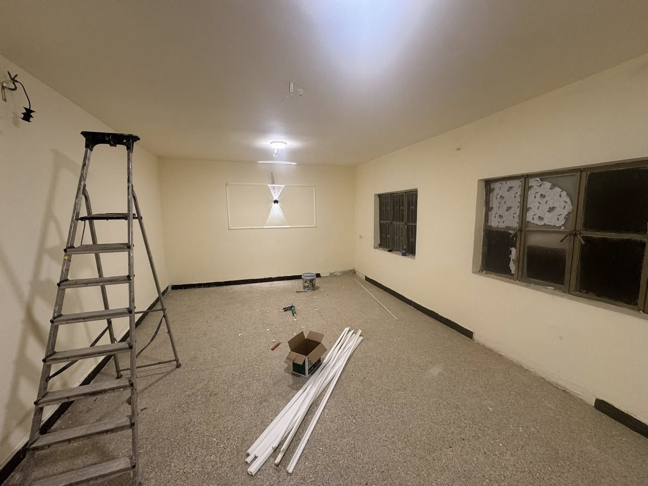 مشتمل للايجار المساحة ١٠٠ متر العنوان الحلة حي الحسين قرب مدرسة الحديبية للتواصل ***********
