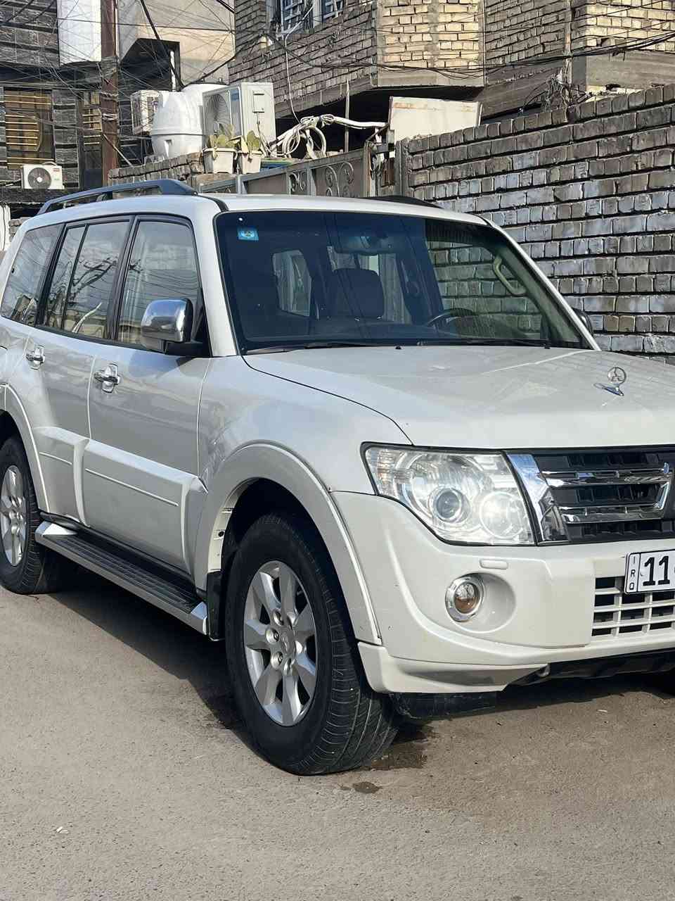 السلام عليكم 
سياره باجيرو حبتور 
مديل 2010
فول مواصفات 1/1
مكينه مبدل رنكات سعه المكينه 3/500
سياره معروف مواصفاتهه 
كشنات كهرباء 
دمام خلفي سماعات محيطيه 
اشاير بل مري 
مري شفط 
سياره مكفوله كفاله عامه
لايت زنون كشافات 
لايت خلفي ضبابي 
سياره ما متعوبه 
رقم السياره بغداد رقم انكليزي الجديد 
سياره شرط التحويل ثاني يوم 
الاستفسار رقم الهاتف ***********
