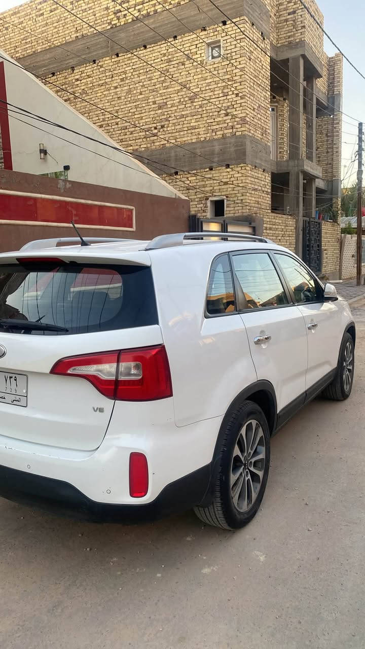 سورنتو ٢٠١٤
6سلندر 
7راكب 
خليجية مابيها صبغ بس بيها بعض الملاحظات 
 مبينه بالصور 
عليها رقم حلو ٧٣٩ مثنى 

واتساب ***********
