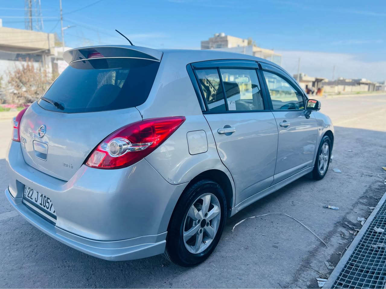 نیسان تیدا ٢٠١٠
پینج پارجەی هەیە
بی داخیلی
بی ناو گرتن
پیشو پشتی کەبسە
جوارجام کارەبا
گیرومەکینە بەشەرت
سەیارەکە پاکو خاوەنە 
فول سپۆرتە
نرخی ٨٤ وەرەقەو 
مەچالی برایانە
ژمارە مووبایل
*********** أربيل, العراق
