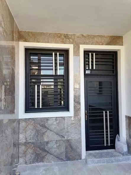 صباغ متفرغ صبغ وتنظيف الشبابيك والابواب بأسعار مناسبة ***********
