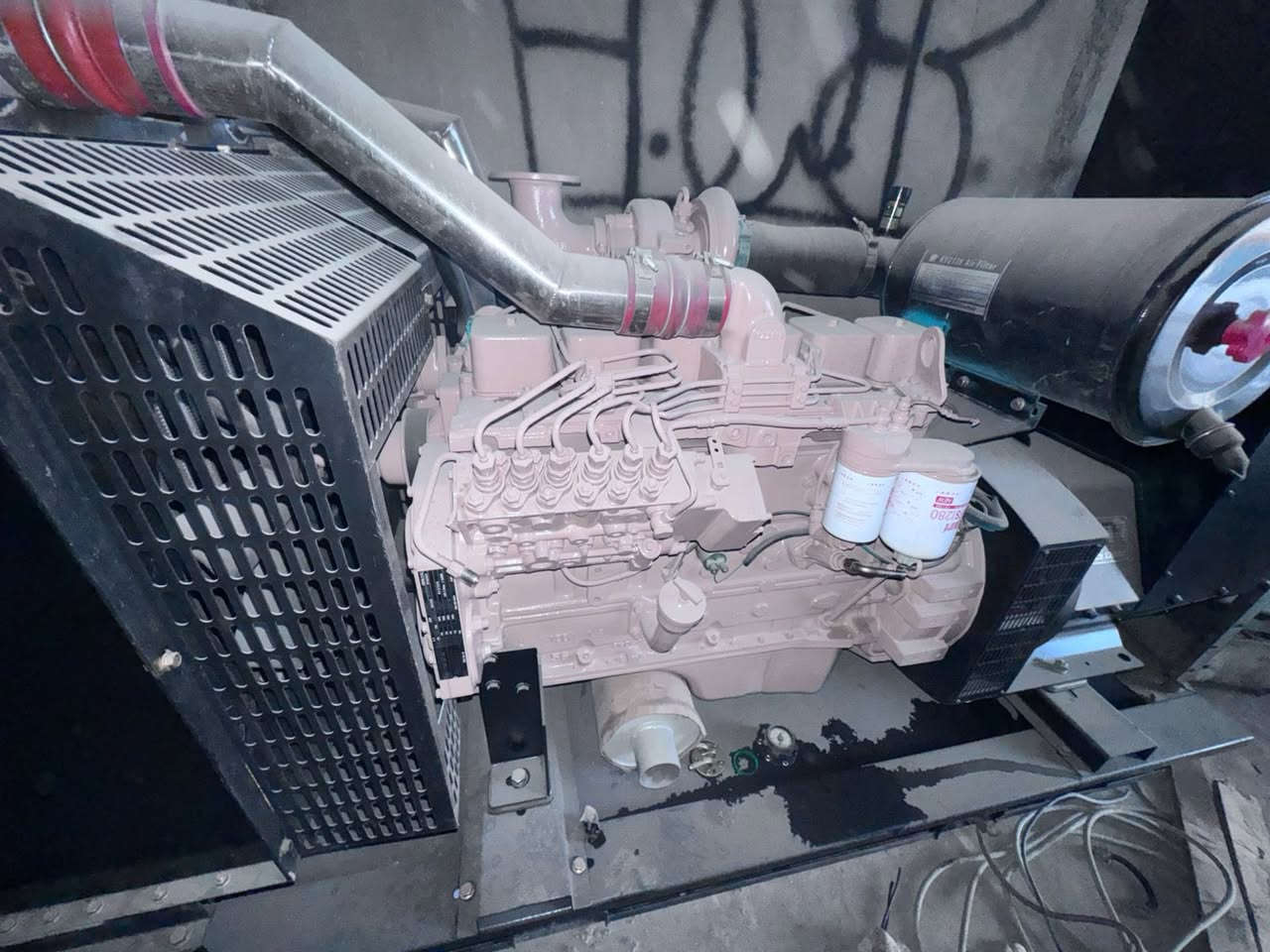 السلام عليكم 🙏🏻
🟠مولد كمنز 150Kva
🟠(102 /12ولف)
🟠6بستم مجدد بالكامل 
🟠للتواصل ابومحمد ***********
🟠توصيل لكافه المحافظات العراق🚒🚛🚛
🟠العنوان 📍اربيل شارع 100
مولدات سلسبيل العراق
