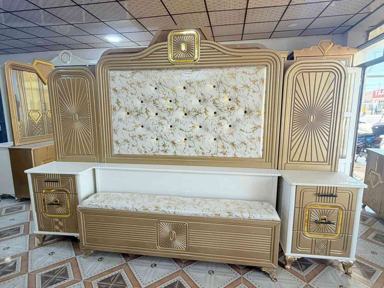 🛋️ أناقة بيتك تبدأ من "رائد النازك" 🛋️
لأن منزلك هو مرآة ذوقك، نحن هنا لنمنحه اللمسة الملكية التي يستحقها! يسر معمل ومعرض رائد النازك للأثاث والمفروشات أن يقدم لكم أحدث وأرقى الموديلات لعام 2026، بتصاميم تجمع بين الفخامة العصرية والمتانة العالية.

✨ ما نتميز به في معاملنا:

 🛏️ غرف نوم: قمة في الراحة والجمال، مصممة بأعلى معايير الجودة لتضمن لك نوماً هنيئاً.

 🛋️ تخم (أطقم قنفات): تشكيلة واسعة من الأطقم التركية والكلاسيكية التي تضفي فخامة على صالة ضيوفك.

 🪵 جلسات عربية: أصالة التراث بلمسات حديثة، مريحة ومصنوعة من أجود أنواع الإسفنج والقماش.

 🧵 ستائر: تصاميم ساحرة وألوان متناسقة تكتمل بها لوحة منزلك الراقية.

 🪞 مفروشات: تشكيلة مميزة من الأغطية والسجاد التي تمنح الدفء والجمال لكل زاوية.

🛠️ التميز هو شعارنا: ننفذ أرقى التصاميم حسب الطلب والقياس بأيدي أمهر الحرفيين، وبأجود أنواع الأخشاب والمواد الأولية مع ضمان حقيقي.

📍 العنوان: الأنبار - الرمادي - زنكورة (مفرق زنكورة)

📞 للحجز والاستفسار (اتصال أو واتساب): ***********

🚗 تتوفر خدمة التوصيل والشد لكافة مناطق الرمادي
