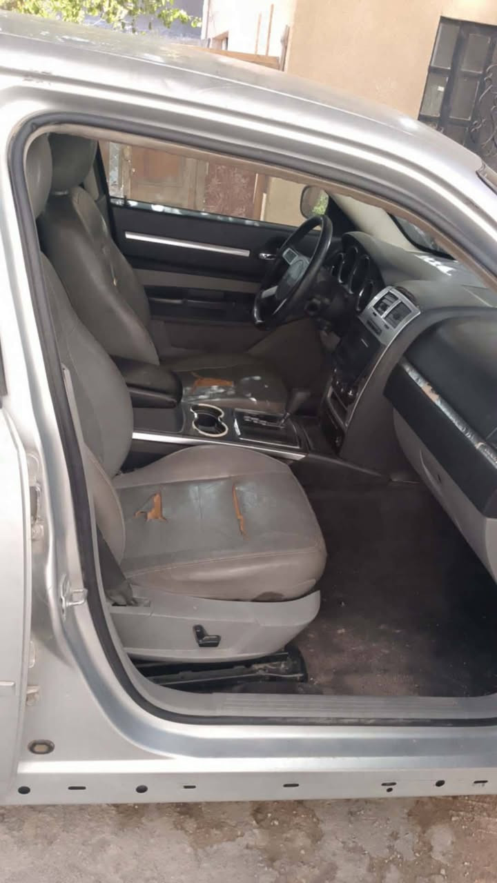 السلام عليكم عندي جارجر هيمي ادوات كصه جنطه موديل 10 متوم اربيل جاهزه مراوس أو بيع سعرها ٣٦وبيها مجال *********** رقم راعيها
