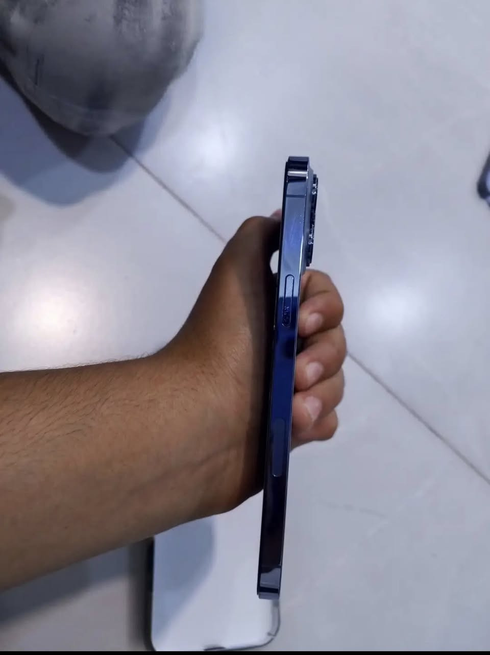للبيع آيفون 13pro Maxنظافه 100/100 ما مبدل بي اي قطعه مآبي كسر ولا شخط بطاريته 78 بلاديه جهاز نظيف جدا السعر خاص او تواصل على رقم الهاتف ***********
