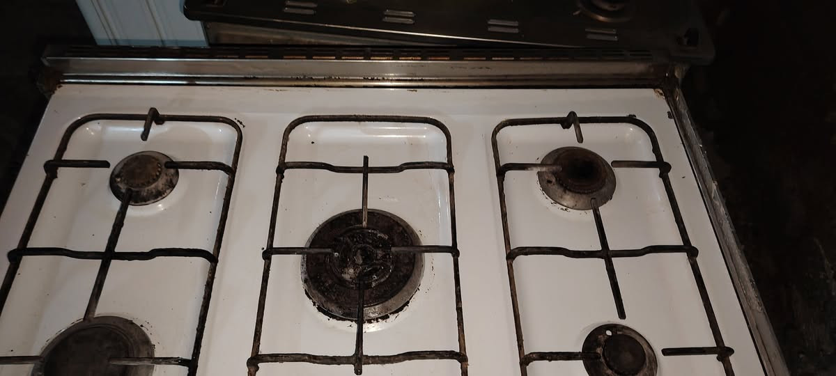 السلام عليكم طباخات 
باله وربيه ما مشتغلات
كلمن وسعره الرقم ***********
