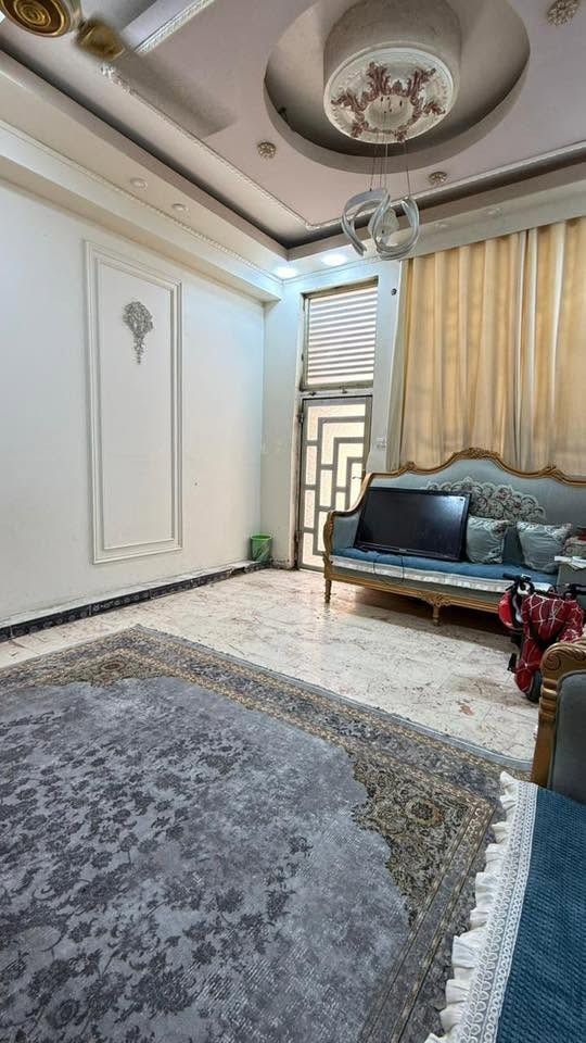 بيت للبيع 200م  رقم العقار 33932 طابو غير مطلوب بناء 2013 وتشطيبات جديده2025 … 
طابقين  : طابق الاول غرفه وصاله كبيره وصحيات ومطبخ واستقبال الطابق الاول مرمر 
الطابق ال2 
4غرف وحمام 
طابو كونكريت الطابق الاول والثاني عكاده 
سعر البيع 265 مليون وبي مجال للشراي 
الموقع  الناصريه حي اور الثانيه شارع السبيس 
للاستفسار  ***********
