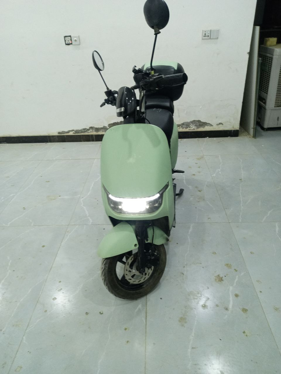 السلام  عليكم 

توفرت دراجة شحن الريان  بوليس الاقوة من الR9. 

 جديد ومستعمل 

المستعمل قطعة وحدة بيهة ضربة بالقطعة الجوا الرجل  

المواصفات 

ملف كبير بقدرة 1200 واط 

سرعة 60 مع الوزن عند امتلاء الشحن 

٥ بطاريات دبل وليس صغير 

ومسافة  من 35 الى 45 كيلو متر خلال الشحنة 

4 سرع  منفذ شحن وقاعدة تلفون  

باقي المواصفات معروفة 

سعر الدراجة الجديدة 700الف

سعر المستعملة 330 الف 

ويوجد نسخة بطاريات ليثيوم

***********
