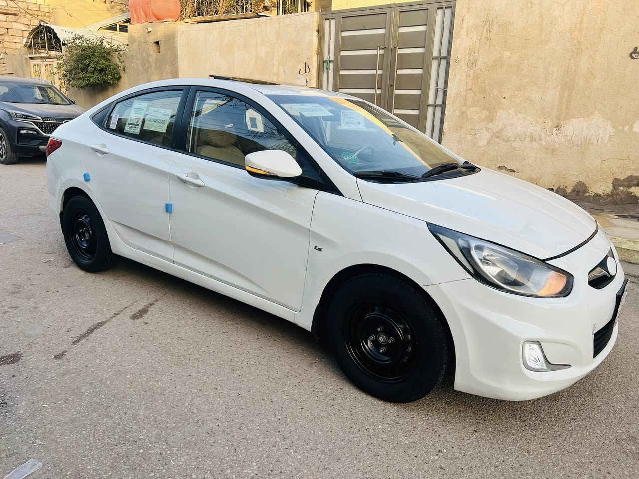 اللهم صل على محمد وال محمد
السلام عليكم ورحمه الله وبركاته 

هونداي اكسنت 2012 خليجي فول مواصفات رقم بصره تحويل مشروع وطني سنويه لغايه 2029 السياره مكفوله من الضربه والصبغ بيه تبديل البنيد اصلي نفس اللون بدون اي ضرر داخلي والباقي مكفول محرك 1600 دووش مامفتوح شرط بالكارتون جاهزه السياره من كلشي مكينه وكير شرط الفحص حداديه ١٠٠/١٠٠ تبريد ثلج تدفئه تخم تاير جديد بيه تراي وقياده تخبل مكان السياره الناصرية السعر 85 للاستفسار ***********
