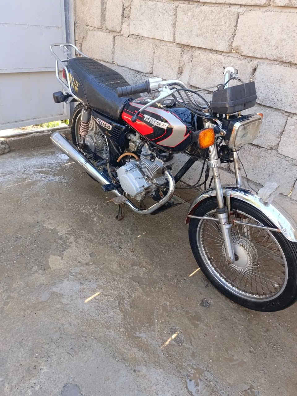 للبيع سخت إيران محرك لاصوت ولا دخن ويرمنيه شغالا سعر 290 وبي مجال شي قليل مكاني بل أيمن ستفسار ***********
