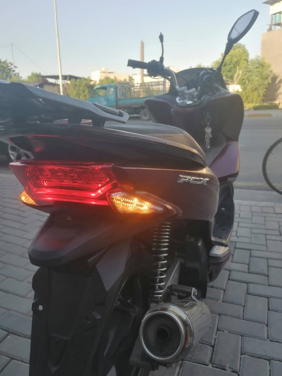 السلام عليكم
الدراجه للبيع نوع pcxالجيل الثاني.. 150cc..
ماشيه 57 الف كيلو متر.. صالنصه رياضي الدراجه خير من الله
السعر 14ورقه وبيها مجال للشراي
للتواصل ع الرقم ***********
