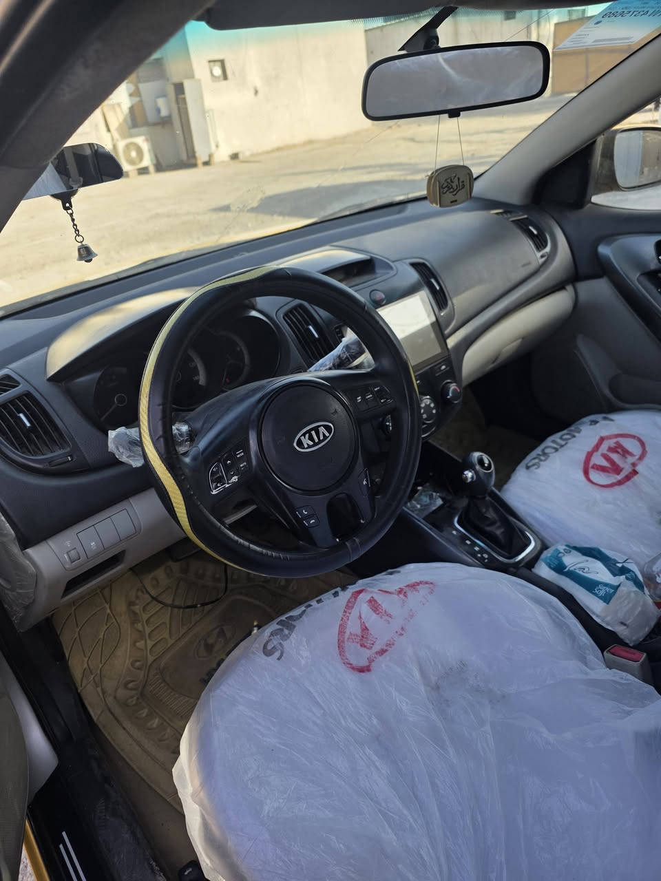 السلام عليكم  كيه فورتي أمريكي موديل 13 حادثه بابتين واحد مصلح واحد مبدل محرك 2000 صدر جديد مري شفط رقم بغداد الدولي مصفره هيه وغرامات السياره خير من الله السعر85  بيه مجال قليل *********** اخوان ماعندي بيه سونار
