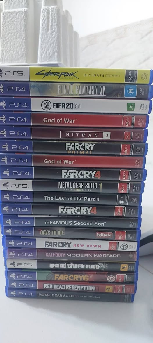 Ps5سلم 
ذاكره 1تيرا 
ملحقات كامله 
جوستك 2
اقراص 20
تواصل ***********
