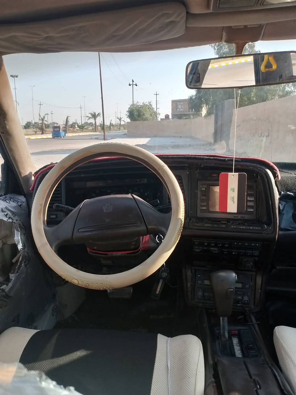 السلام عليكم  للبيع كراون هارتوب موديل 1991  حداديه 80/100 مكينه وكير مكفولات تخم تاير سنويه كارتونيه بسمي  تحويل ثاني يوم مكفوله من كصه ونقل جثه والعيب الشرعي والصوليات سياره جاهزه بمعنه الكلمه 
العنوان واسط كوت 
للاتصال *********** 
السعر 30 وبيه مجال
