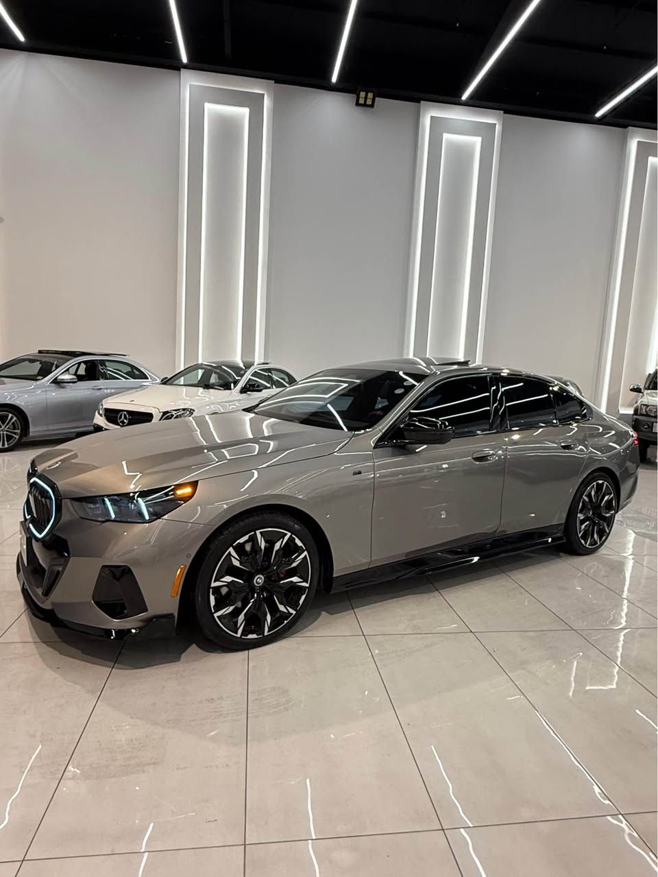 Bmw 530 2024 Clean Title M pakage بیلاد 445$🔥
وارد امریکی کلین تایتل 
ماشیه 40 الف میل ام باکیج بیلادی ۵ کامیرات داتاشو ساماعات هارمان باقی تفاصیل میحتاج نذکر کلشی معروف بیها 4 قطعه کلیر بدون دوخل فقط کلیر 
*********** whats app أربيل, العراق
