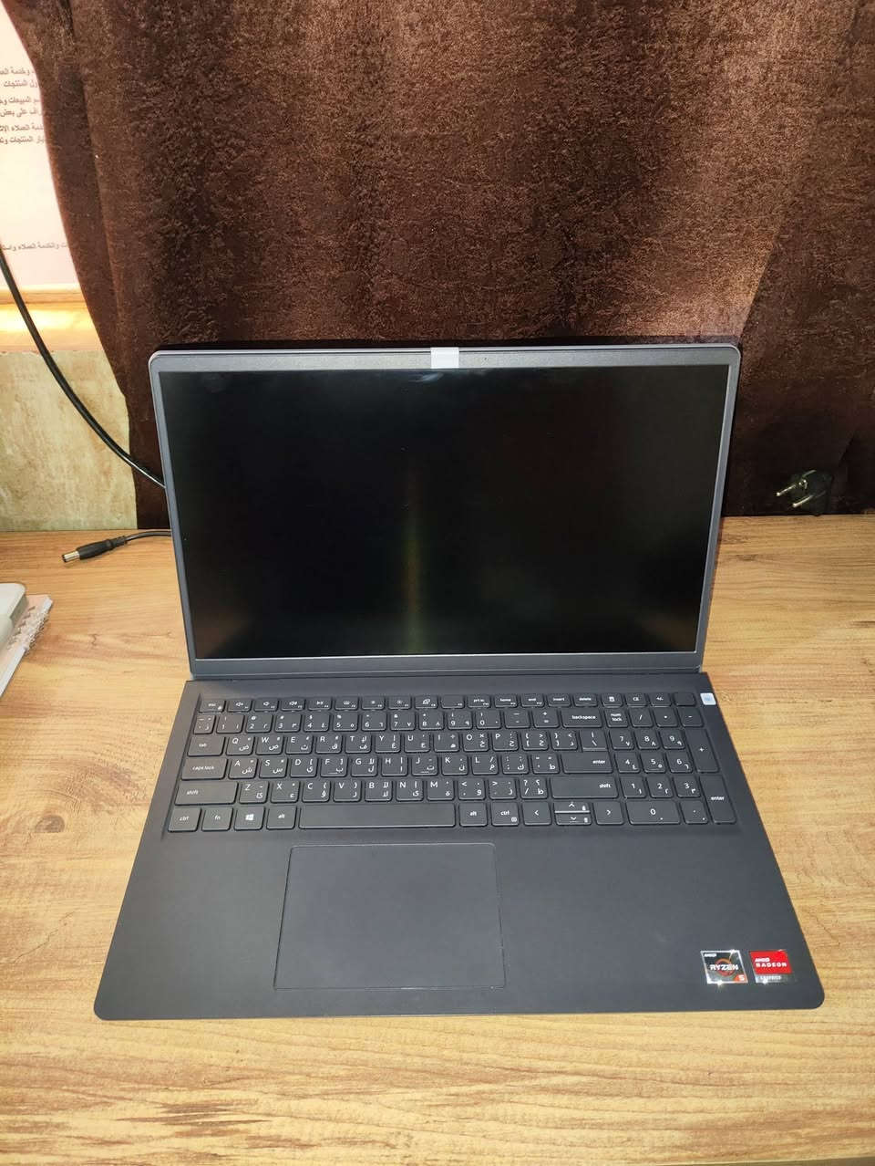 للبيع لابتوب بحالة ممتازة 

المواصفات التقنية:
الموديل: Dell Vostro 15 3515
المعالج: AMD Ryzen 5 3450U
تردد: 2.10GHz
كرت الشاشة:
AMD Radeon Vega 8 Graphics
حجم الكرت: 2GB
الذاكرة (RAM): 8GB DDR4
التخزين: 477GB SSD
النظام: Windows 11 Home Single Language
إصدار 24H2 – آخر تحديث
نوع النظام: 64-bit
الشاشة: 15.6 إنش
الكاميرا: شغالة ومختومة بملصق خصوصية
اللغة: عربي + إنكليزي
الحالة:
الجهاز نظيف جداً
بدون أي مشاكل أو خدوش
البطارية جيدة
استخدام خفيف
الملحقات كاملة

السعر:450,000
(***********)
