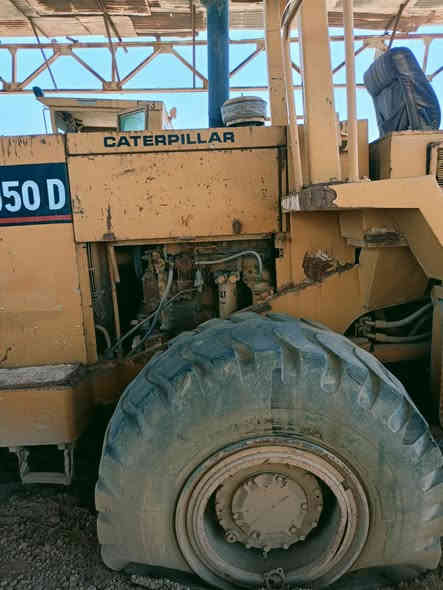 اليات للبيع 
حادلات مطاطيه عدد5
ترنبول عدد6
شفل كتربلر عدد2
شفلات كاوسكي عدد2
كمبيسرات هواء عدد3
بلدوزرات عدد4
كريدر عدد2
***********
