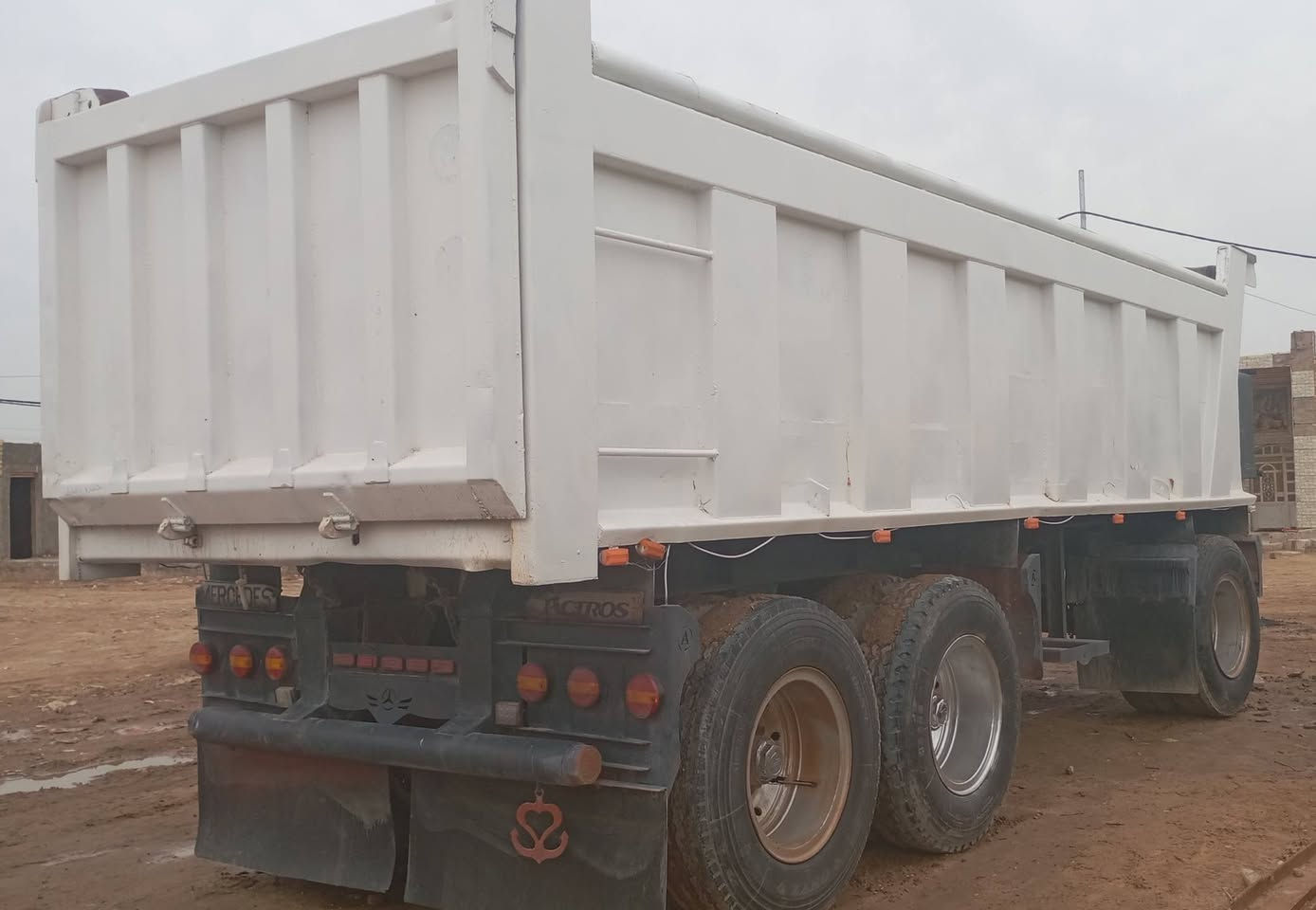 مقطورة البيع طوله 7وربع تخم تاير***********
