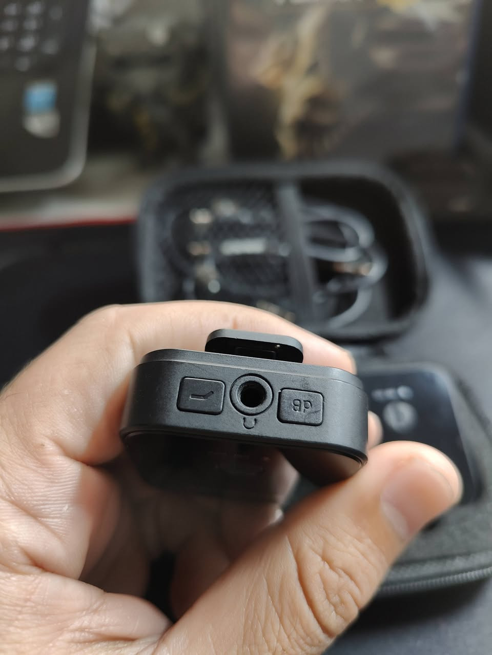 ميكروفون وايرليس QWM-10  ماركة sonicake ، بتردد 2.4 جيجاهرتز، مدى 50 مترًا، يعمل لمدة 10 ساعات، نظام عزل الضوضاء 3درجات وتحكم مستوى الصوت 3درجات
(جهاز إرسال واحد + جهاز استقبال واحد) لأجهزة آيفون/أندرويد/كاميرات DSLR،


**إذا كنت صاحب هذا الإعلان وتريد حذفه لأي سبب، رجاءا أرسل رسالة إلى الدعم الفني**