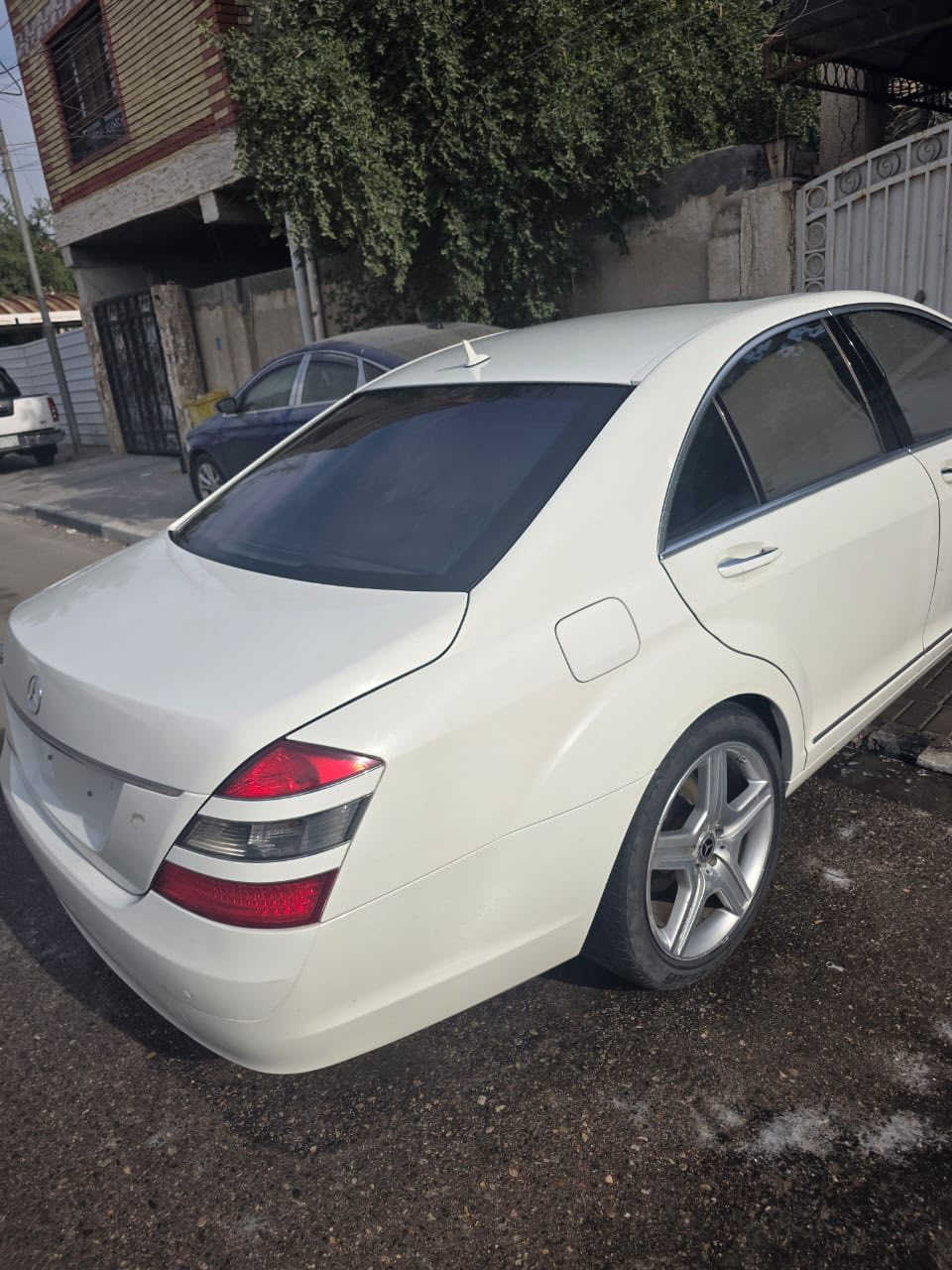 السلام عليكم مارسدس بدون اوراق موديل 2008  وارد اليابان ٣ قطع كلير بدون حادث جديده جداً مواصفات المارسدس معروفه السعر 90 وبيه مجال رقم صاحب السياره متوفر وتس اب واتصال ***********
