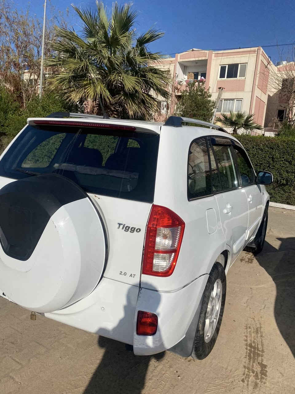 � شيري تيگو 2014 للبيع
✔️ موديل: 2014
✔️ المسافة: 175,000 كم
✔️ قير: اوتوماتيك
✔️ محرك: 2.0

🔹 السيارة استخدام شخصي (يد واحدة)
🔹 مكينة و قير بحالة ممتازة
🔹 قايش تايم تبديل جديد
🔹 اربع تايرات جدد
🔹 سنوية مجددة لحد 2028
🔹 شاشة (آيباد) + تحديد سرعة
🔹 اربع جامات كهرباء

🔸 ملاحظة: بيها صبغ خفيف تجميلي (مو حادث)

💰 السعر: 68 ورقة (قابل للنقاش للجادين فقط)

📞 رقم الهاتف: ***********
