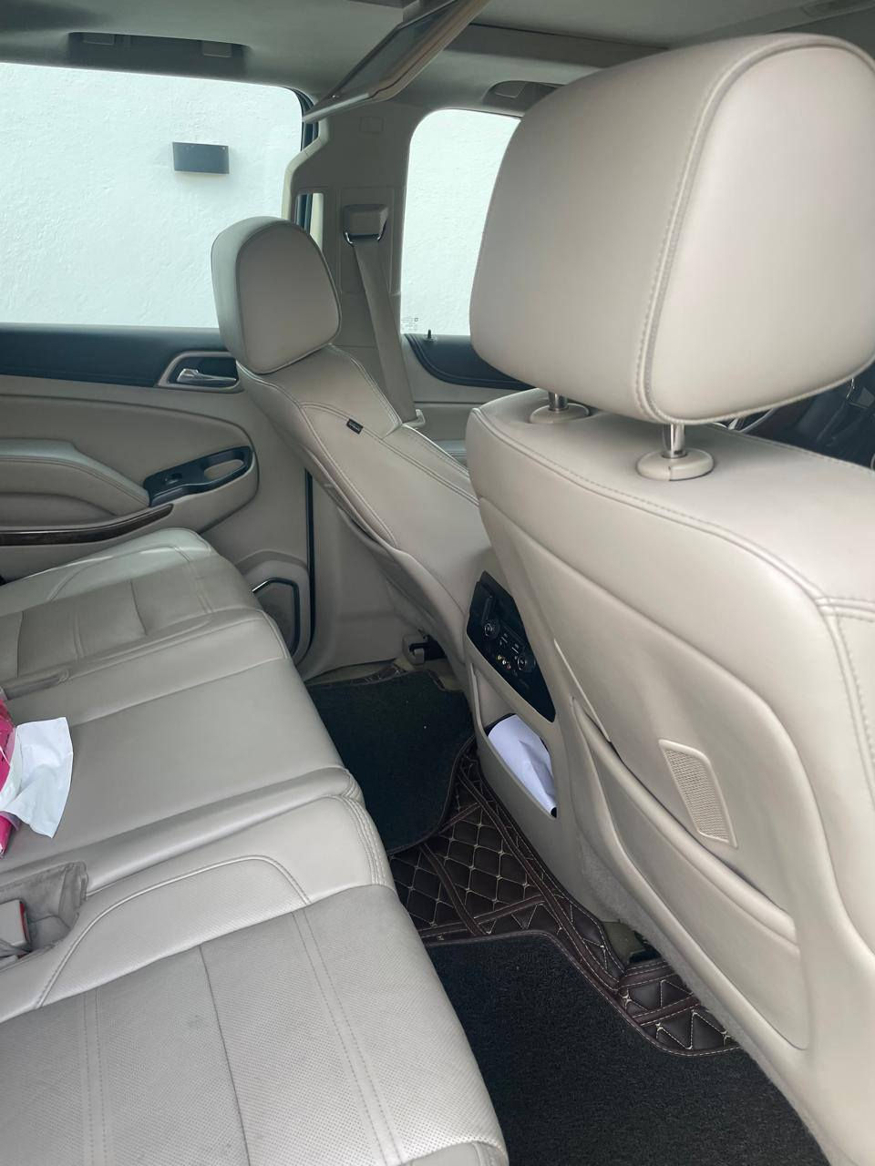 جي ام سي -يوكن -دينالي -اعلى فئة -كامل مواصفات -موديل 2016-اسود
محرك 8 سلندر 6200
طقم وبل اصلي22
اشارات داخل المرايا مع حساسات اجتياز 
حساسات امامي وخلفي اصل
قبغ الجنطة كهرباء شفط مع حساس الفتح بواسطة القدم
بصمة 
قاصة مخفية 
ثلاجة 
دوسات كهرباء قابلة للطي 
عارضة للبيانات على الشاشة الامامية 
ستيرن متكامل الايعازات 
حساسات تنبيه تصادم 
تنبيه مغادرة المسار 
اوامر صوتية 
مثبت سرعة 
حساس ضغط اطارات 
اندرويد اوتو 
مساعد الاصطفاف 
دفع رباعي 
نظام تعليق العجلات 
رادار 
فرامل ABS
نظام ملاحة و خرائط 
نقطة عمياء 
صف مرايا كهرباء
شاشة لمس 
قفل ابواب تلقائي 
تشغيل عن بعد 
بلوتوث 
كاميرا خلفية 
بروجكتر 
مانع انزلاق 
فتحة 
انوار نهارية 
حساسات امامية وخلفية 
مصابيح زنون 
هوك خلفي 
مقاعد جلد بيج
مقاعد امامية فول كهرباء و تبريد وتدفئة
مقاعد كهرباء والكشنات الخلفية طي كهرباء
ذاكرة مقعد السائق 2
تبريد ثلاث قطع 
دخول بدون مفتاح  
زجاج كهرباء  
CD
شاشة بالسقف 
مداخل USB
اكياس هوائية
تحكم ستيرن 
مثبت سرعة تدفئة مقود 
مصابيح ترحيب جانبية في الدوسات 
وبقية مواصفات الدينالي الكثيرة والغنية عن التعريف 
للعلم سيارة نظيفة جدا
السعر 380$
للاستفسار الاتصال على الرقم
***********
