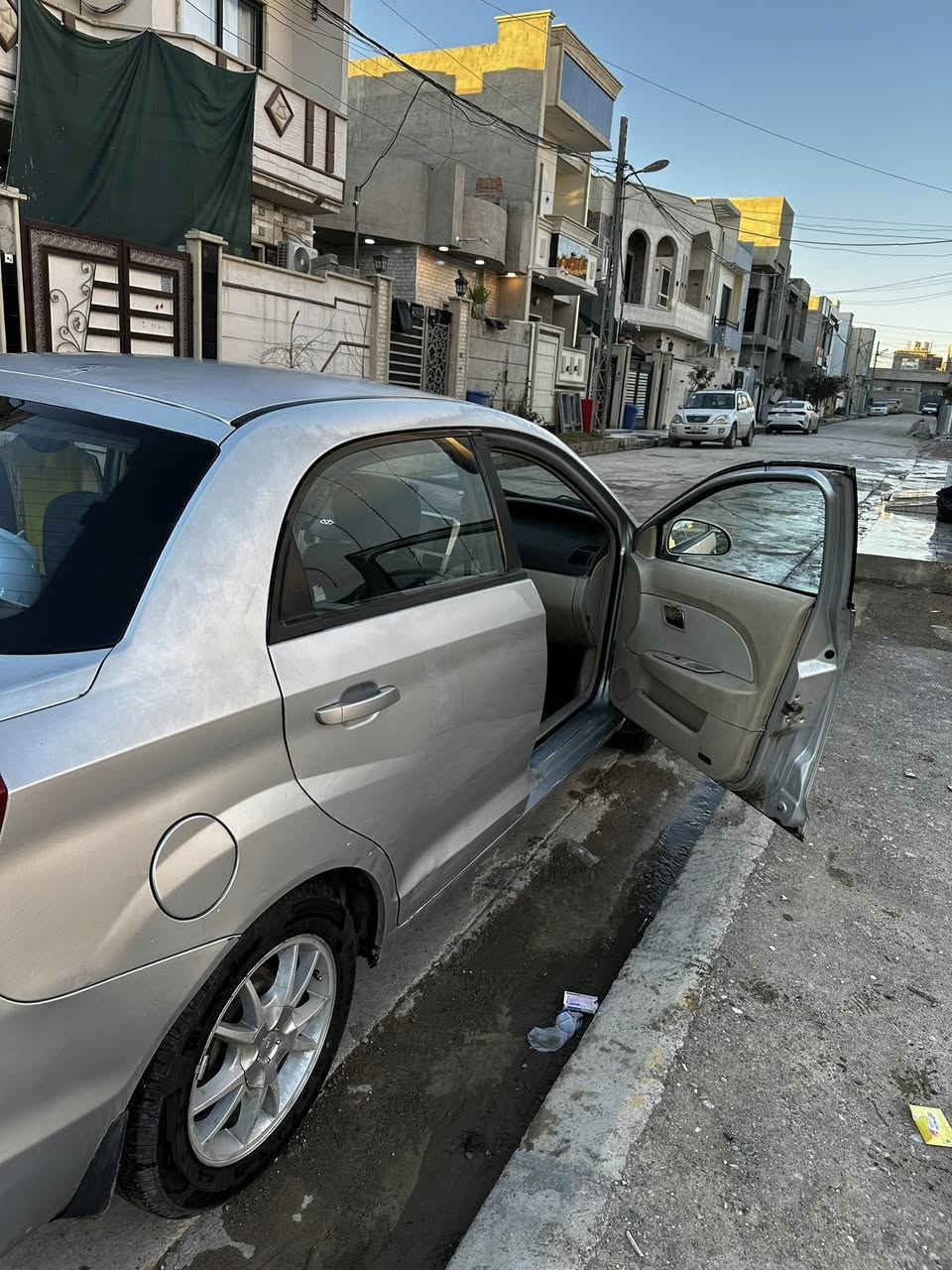 شيري فلاوين 2011
كوبون بيها كاملة كير وممكينه شرط
السيارة ولا قطعة صبغ 
تبريد شغال وامانه ثلج 
تخم تايرات 
جديد 
قفل مركزي شاشة فول 
محرك 15 
34$
***********
