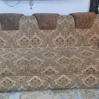 مكلفة بالنشر فقط ...  تخم قنفات 10 مقاعد نظيفة والاسفنج ممتاز للبيع ال...