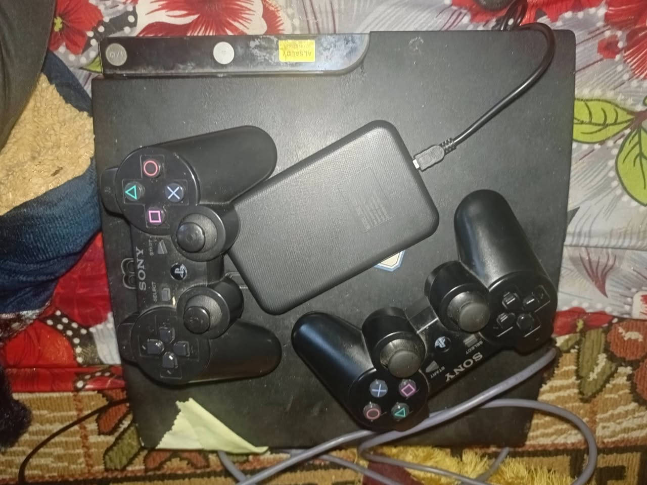 بلي 3 لبيع جديد ما مفتوح ويا هارد بي 57 العب ويا يدتين وكامل سعر 125 الف لحاب يشتري هاذه الرقم ***********
