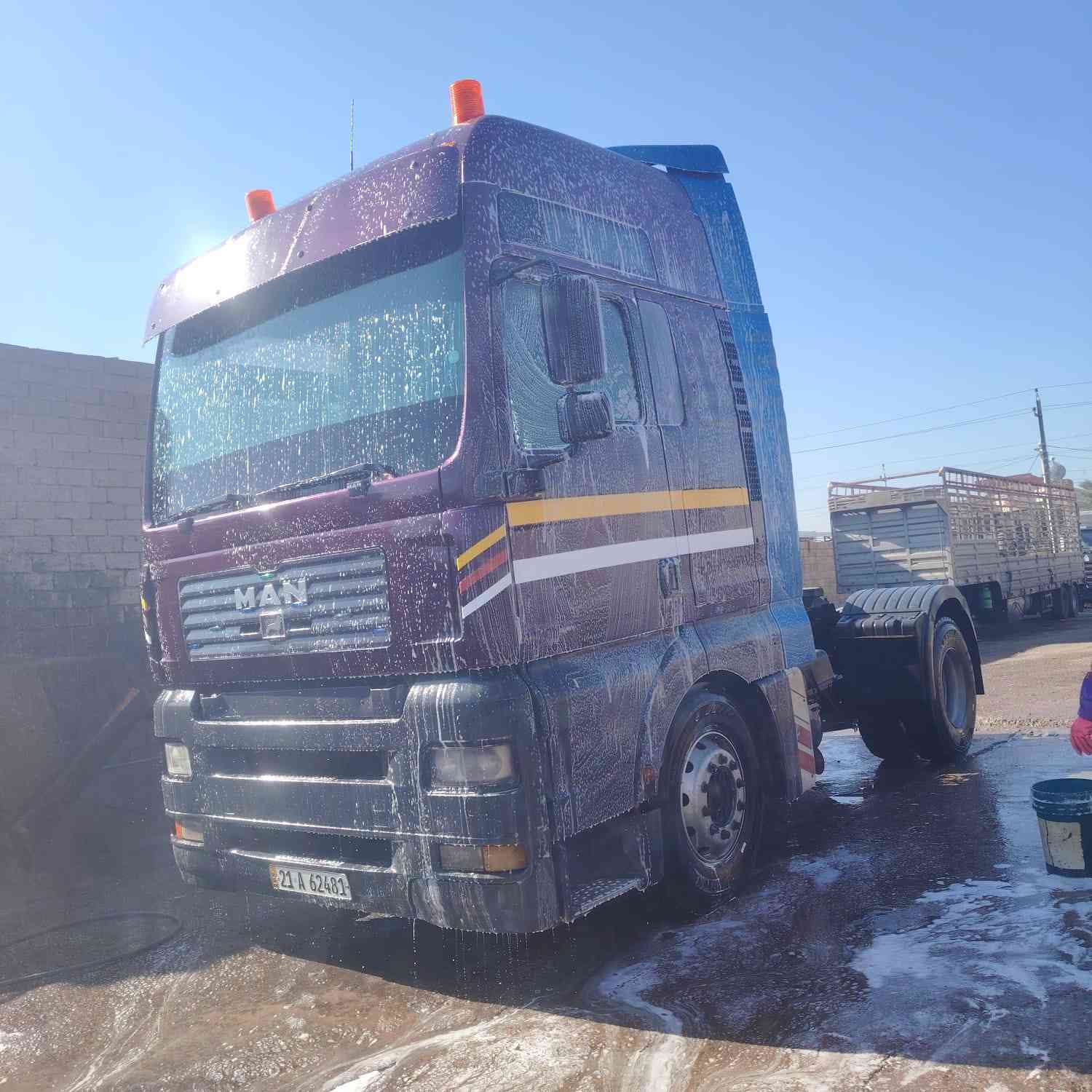 السلام عليكم مان 2002 كير وتماتيك 12 نمره تخم تاير بم جديد باتريات جدد  جاهزه للعمل السعر 90 بيه مجال مكان الفلوجه  ***********. مربوطه عربانه 3 محاور جناب متحركه
