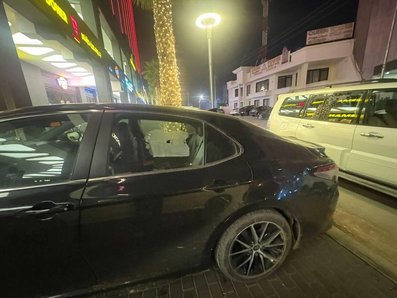 كامري للبيع موديل 2023
مواصفات SE رقم صلاح الدين تحويل مباشر سيارة جاهزة بجم كبس ضرر خلفي جاملقات ثنين وصندوق تعديل عل بارد السيارة قطرة صبغ مابيها بدون دواخل سيارة جاهزة 
ضرر خفيف السعر 195 وبيها مجال لشراي 
مكاني الزويه ***********
