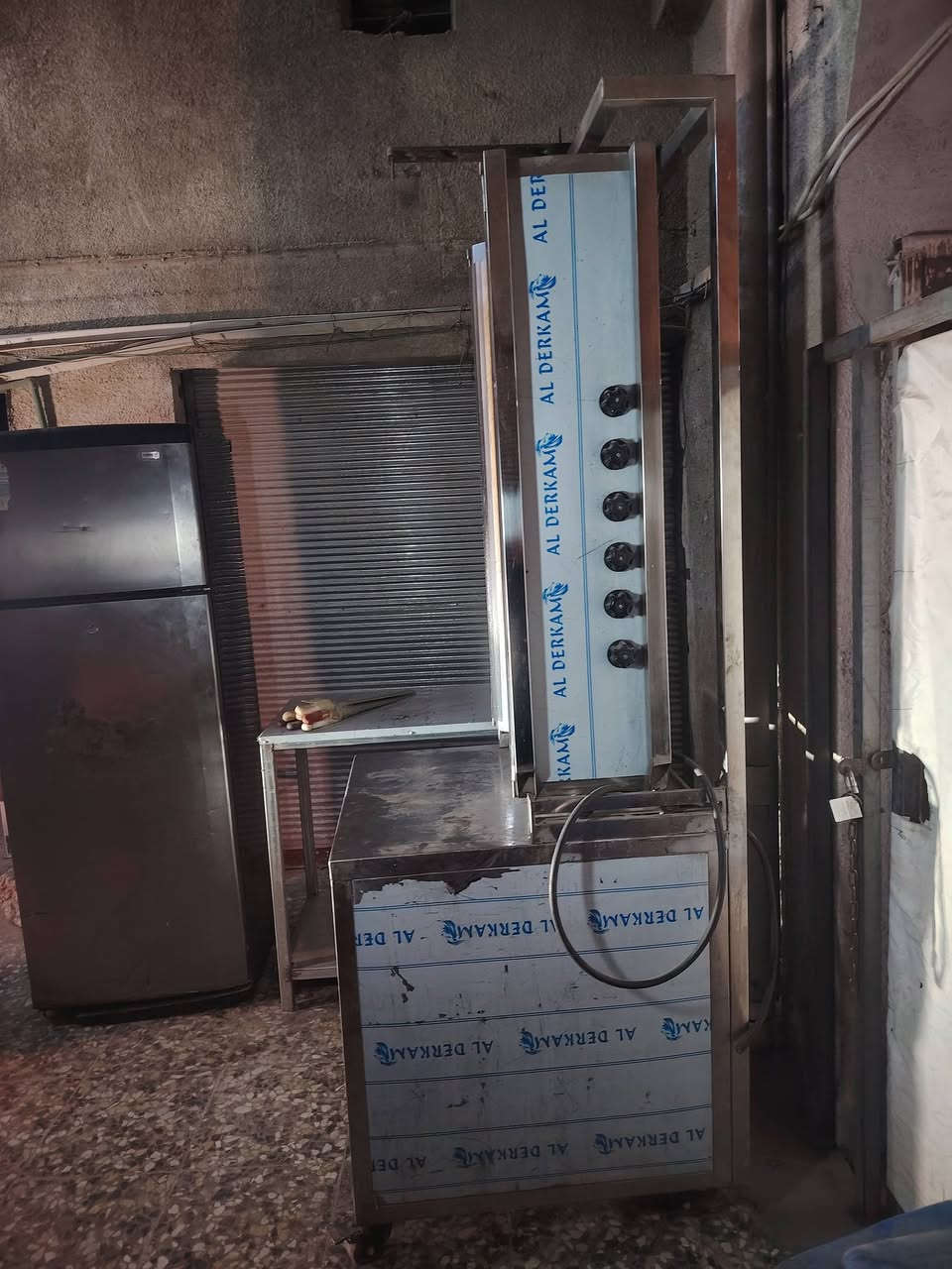 السلام عليكم غراض مطعم للبيع كل شي بسعرة الخاص مفتوح *********** مكاني الحرية
