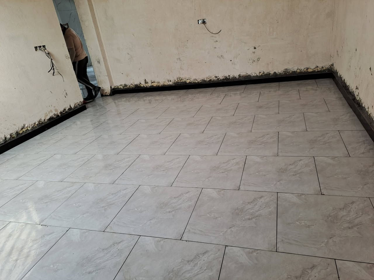 سلام عليكم 
لجميع اعمال السيراميك
جداري /ارضيات 
بورسلين   كاشي   مرمر   كرانيت    مقرنص فرشي سطوح - تفليش وتطبيك ترمير وحاليا متفرغ لتواصل هذا رقمي***********  شغلي كربلاء + طويريج
