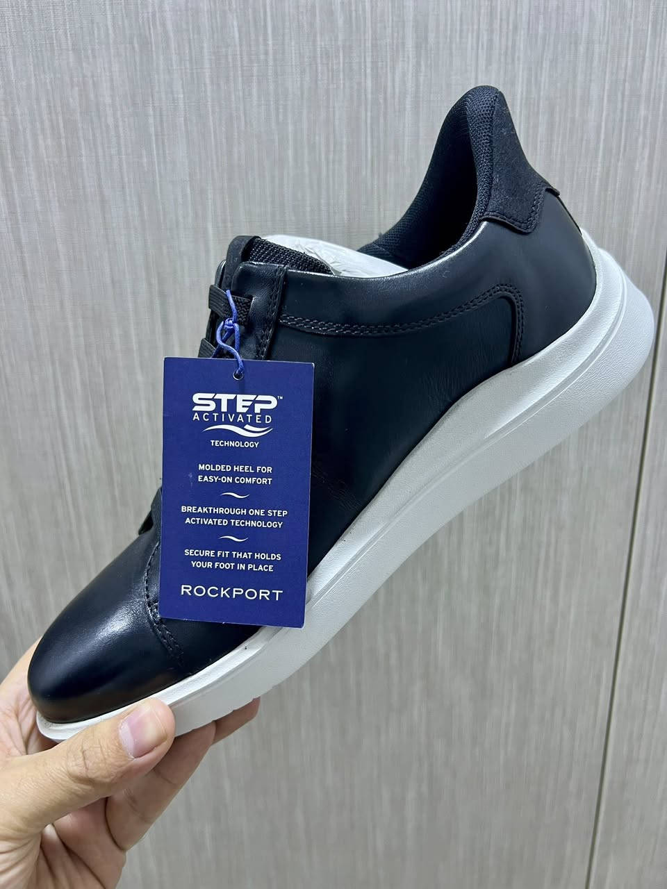 حذاء رجالي Rockport جديد وكالة

الحذاء مصنوع من جلد طبيعي 100% بلون اسود أنيق، مع تصميم عصري ونعل مريح جداً مناسب للمشي والاستخدام اليومي.

المواصفات:

 • الخامة: جلد طبيعي
 • اللون: لون اسود
 • المقاس:  43
 • مزوّد بتقنية STEP ACTIVATED

السعر 150 الف ، تواصل خاص
او واتس اب
***********
