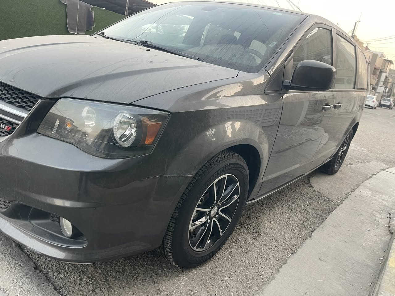 دوج كرفان Gt مديل 19ا
السياره فول مواصفات بيبان كهرباء صنوك كهرباء 
كشنات كهرباء جلد تشغيل عن بعد  تخم تاير جديد 
ماشي 53 الف كيلو  حادث السياره باب الصندوك مبدل ومصبوغ  وبيها صبغ بل هلال  السياره بدون ايرباك  
السعر 22 الف  مكانها الدوره   ***********
