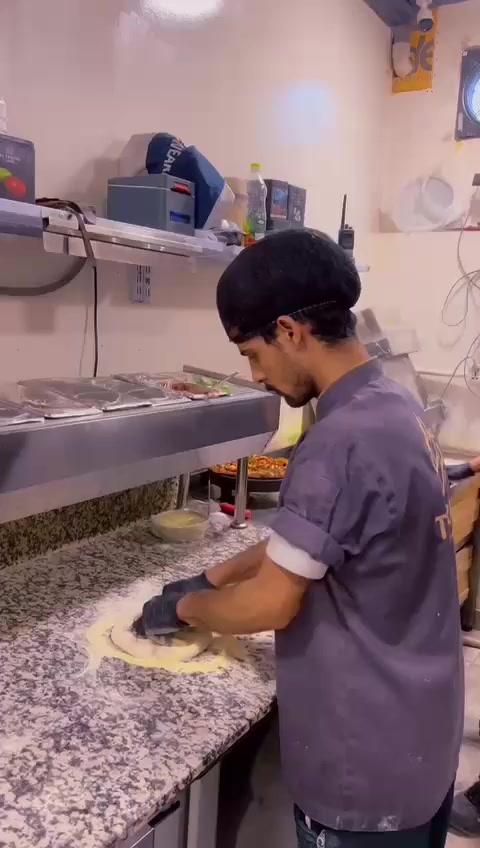 السلام عليكم خلفه بيتزا ايطالي كلاسيك وامريكي متفرغ للعمل ***********
