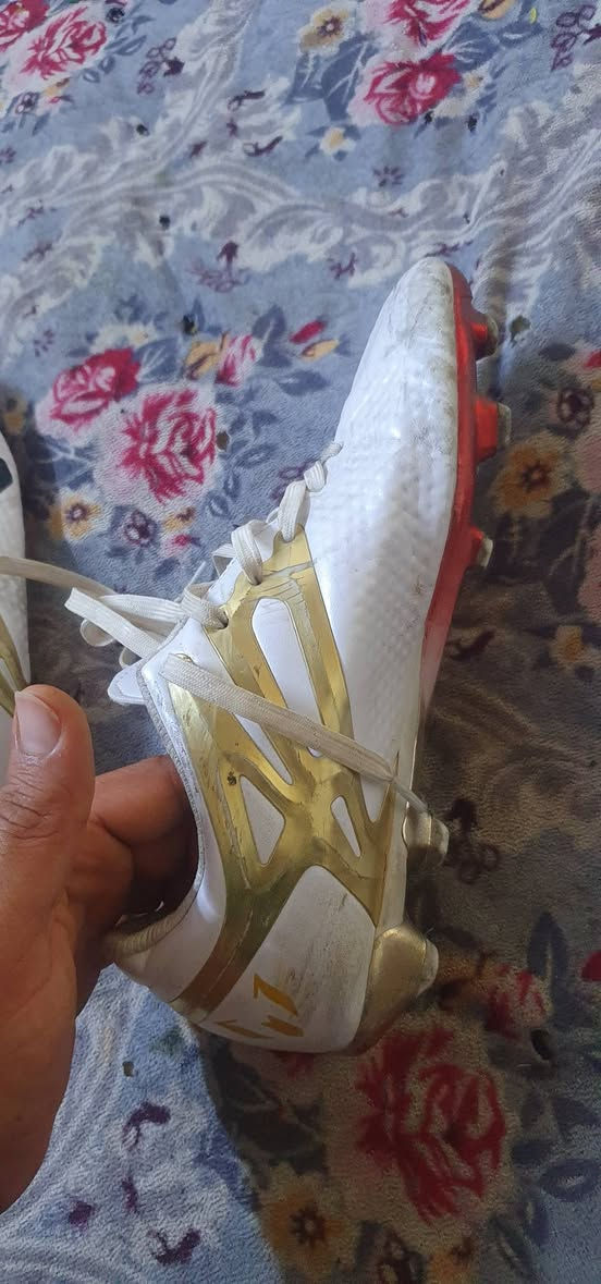 قطعه نظيفه قياس 41
السعر 40 الف هوه والتوصيل


**إذا كنت صاحب هذا الإعلان وتريد حذفه لأي سبب، رجاءا أرسل رسالة إلى الدعم الفني**