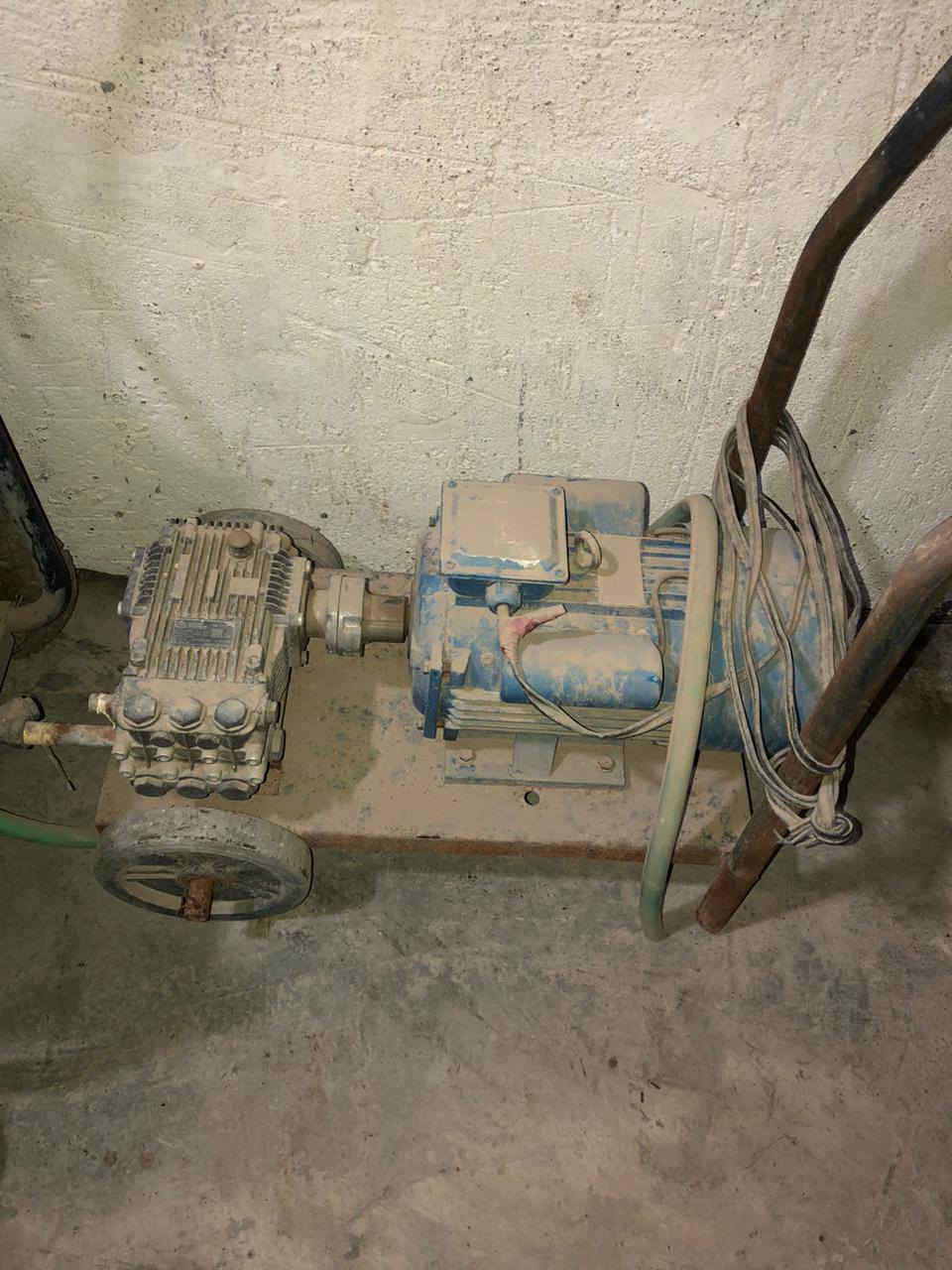 غراض غسل
مستخدمة شهر تقريبا
ومتروكات صارلهن فترة 

ماطور ماء كاز 

السعر ٧٥٠ 

ماطور ماء كهربائي 

السعر ٥٥٠ 

الأسعار بيهن مجال حك الجية 

عنواني ديالى بعقوبة ***********
